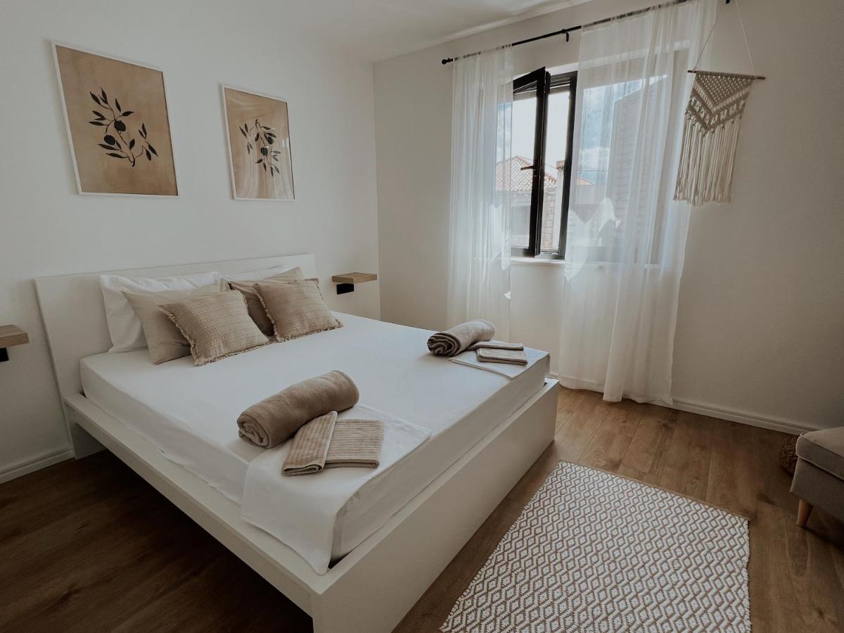Dawn & Dusk - Modern Two Bedroom Apartment With Mountain Views Čilipi エクステリア 写真