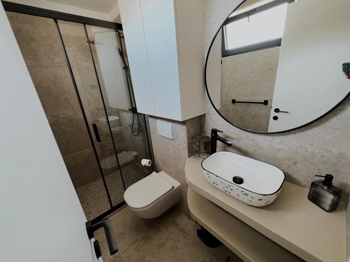 Dawn & Dusk - Modern Two Bedroom Apartment With Mountain Views Čilipi エクステリア 写真