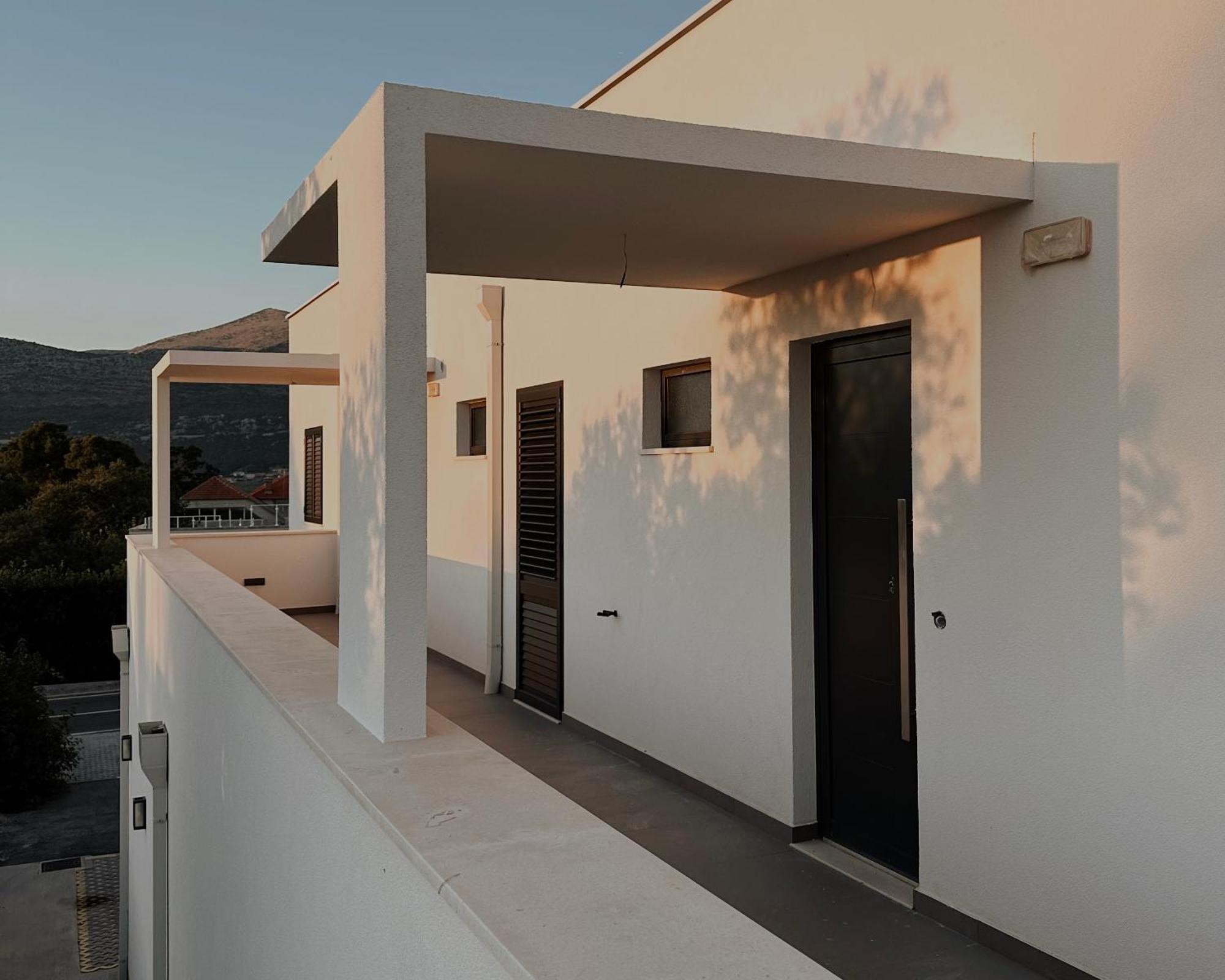 Dawn & Dusk - Modern Two Bedroom Apartment With Mountain Views Čilipi エクステリア 写真